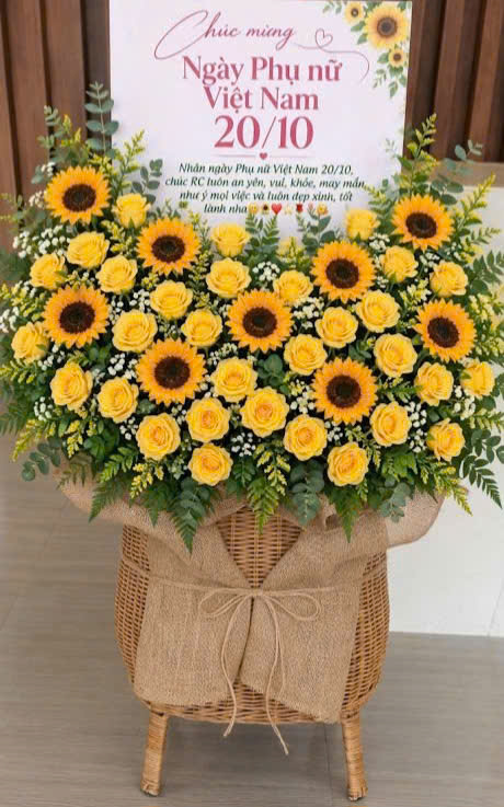 HOA CHUC MỪNG